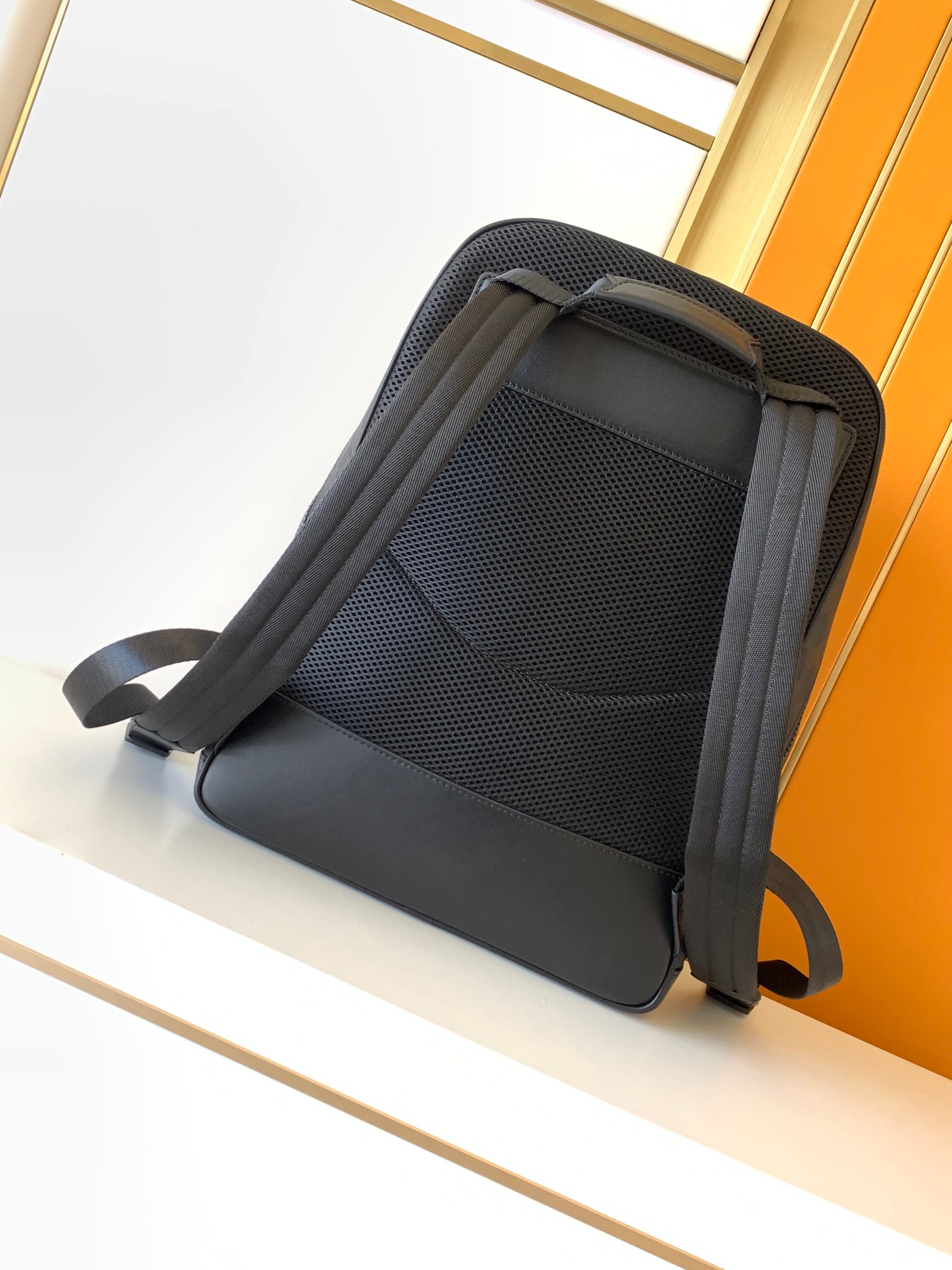 Minimalist Black Embossed Back – Leather Work Rucksack Bewertung und Preis